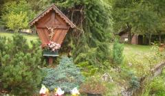 Giardino e veduta esterna della Casa Pineta